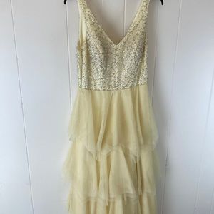 Teezeme Dillard’s Prom Formal Floor-length yellow dress with silver sequins